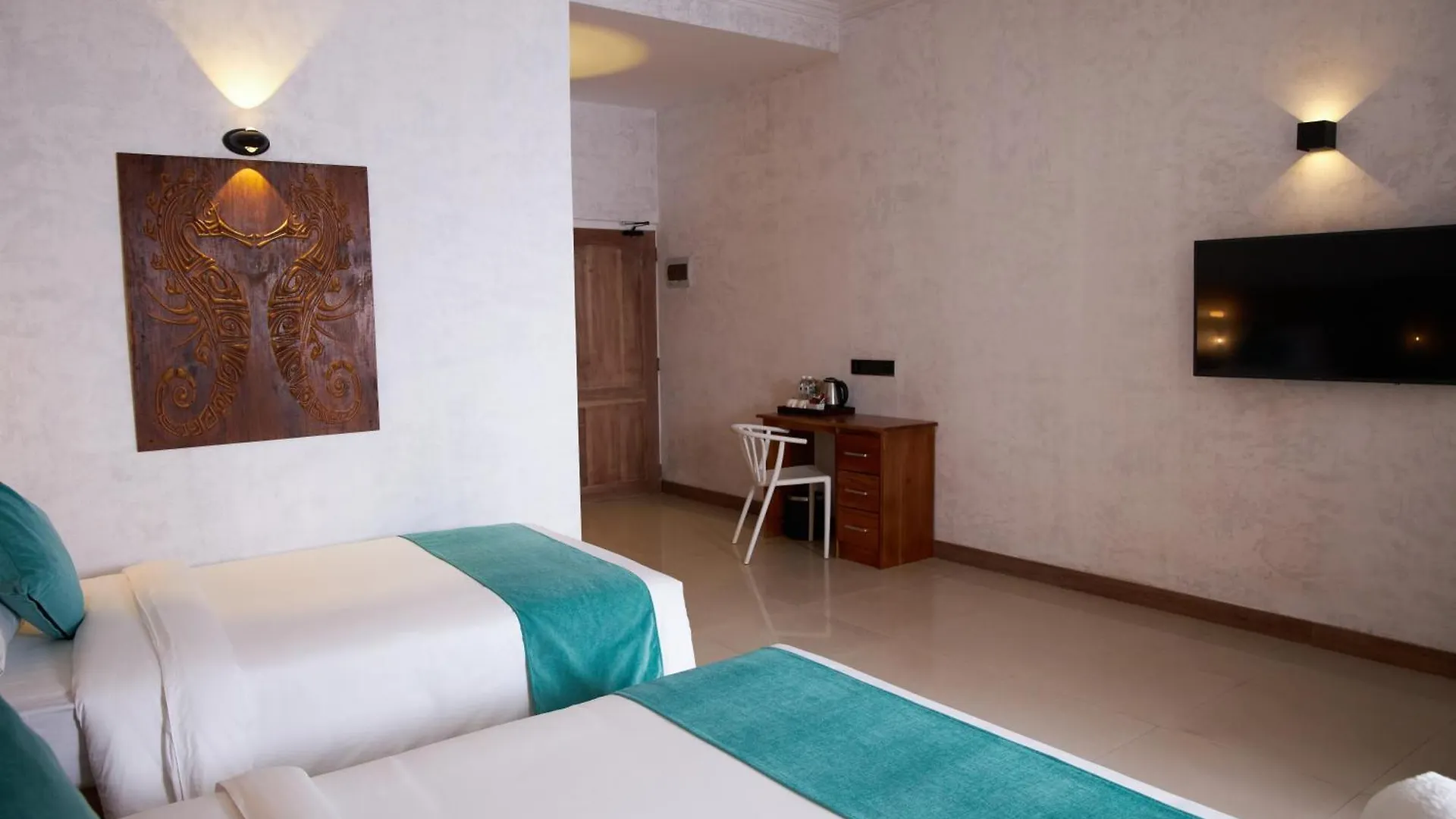 Seahorse Hotel & Spa Negombo 4*,