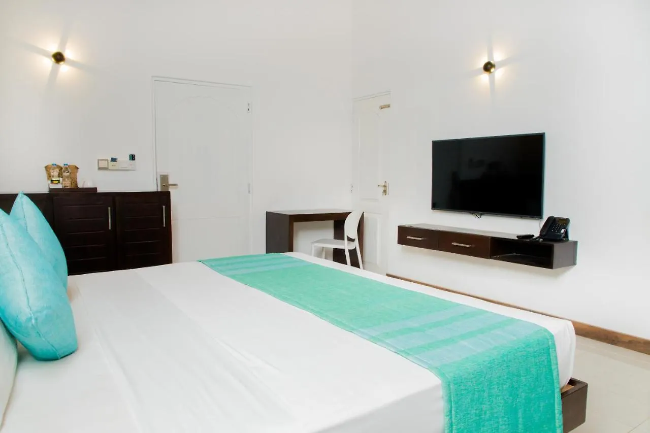 Seahorse Hotel & Spa Negombo 4*,